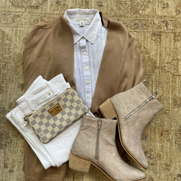 NEW Gorgeous Booties. Beige. Reptile print. - Picture 14 of 14